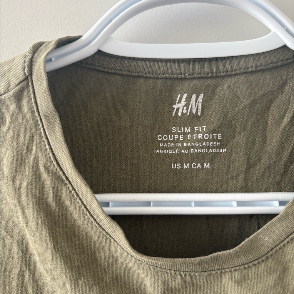 H&M Slim Fit T-Shirt - Picture 2 of 3